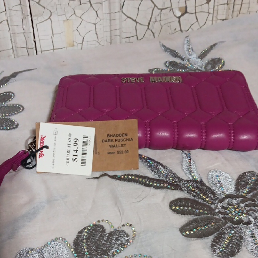 Steve Madden Fuchsia Quilted Wallet - Picture 5 of 5